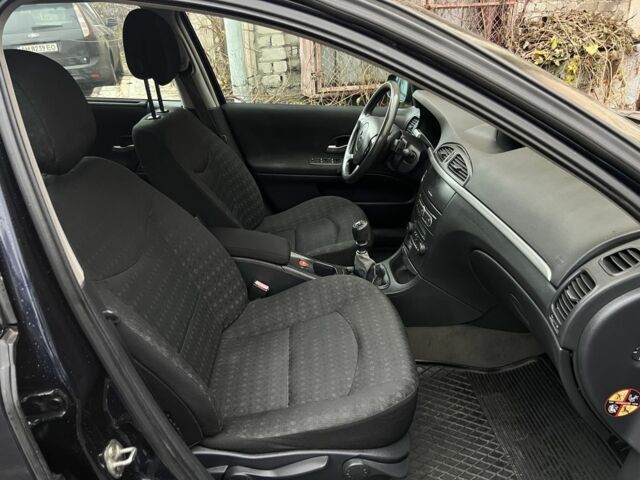 Синий Рено Лагуна, объемом двигателя 1.9 л и пробегом 245 тыс. км за 2000 $, фото 13 на Automoto.ua