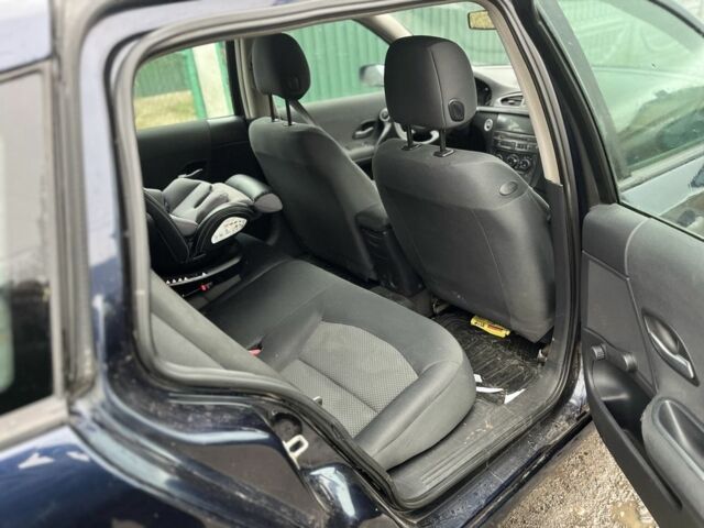 Синий Рено Лагуна, объемом двигателя 1.9 л и пробегом 440 тыс. км за 4350 $, фото 11 на Automoto.ua