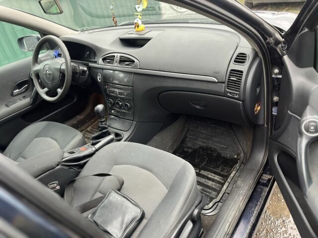 Синий Рено Лагуна, объемом двигателя 1.9 л и пробегом 440 тыс. км за 4350 $, фото 10 на Automoto.ua