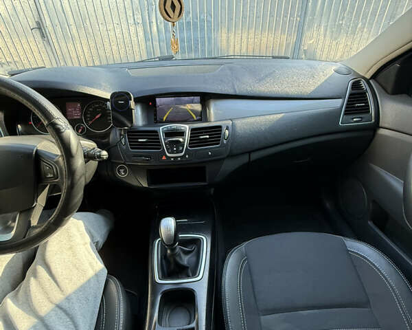 Рено Лагуна 2008 в Киеве на Automoto.ua Синий Рено Лагуна, объемом двигателя 1.46 л и пробегом 285 тыс. км за 7000 $, фото 47 на Automoto.ua