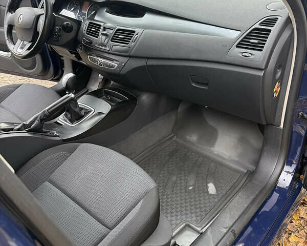 Рено Лагуна 2008 в Кременчуге на Automoto.ua Синий Рено Лагуна, объемом двигателя 2 л и пробегом 300 тыс. км за 6200 $, фото 7 на Automoto.ua