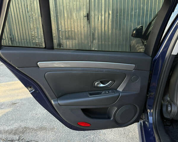 Рено Лагуна 2008 в Киеве на Automoto.ua Синий Рено Лагуна, объемом двигателя 1.46 л и пробегом 285 тыс. км за 7000 $, фото 24 на Automoto.ua