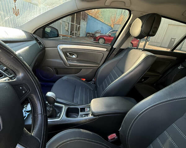 Рено Лагуна 2008 в Киеве на Automoto.ua Синий Рено Лагуна, объемом двигателя 1.46 л и пробегом 285 тыс. км за 7000 $, фото 35 на Automoto.ua