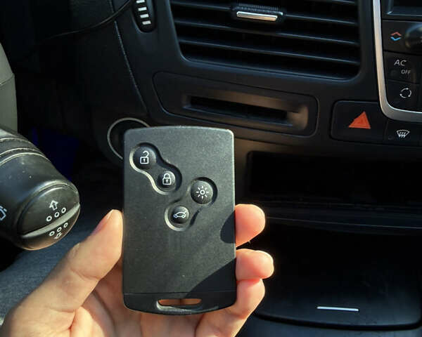 Рено Лагуна 2008 в Киеве на Automoto.ua Синий Рено Лагуна, объемом двигателя 1.46 л и пробегом 285 тыс. км за 7000 $, фото 50 на Automoto.ua