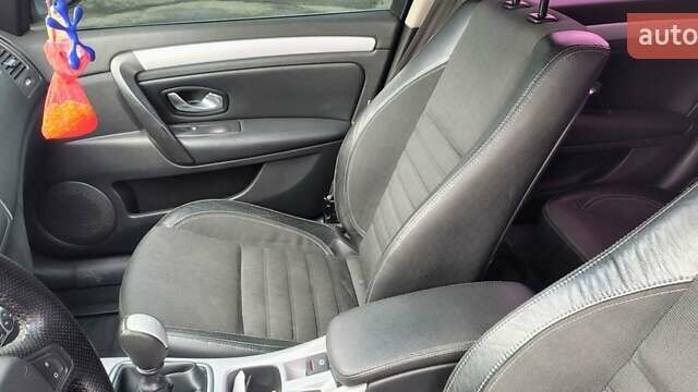 Рено Лагуна 2008 в Каменское - Днепродзержинск на Automoto.ua Синий Рено Лагуна, объемом двигателя 1.46 л и пробегом 276 тыс. км за 6400 $, фото 22 на Automoto.ua