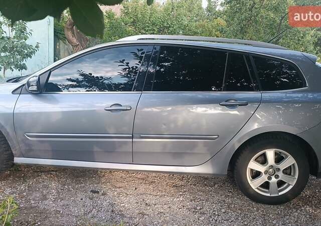 Синий Рено Лагуна, объемом двигателя 1.5 л и пробегом 300 тыс. км за 6500 $, фото 1 на Automoto.ua