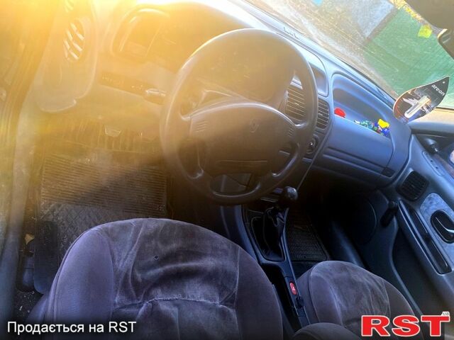 Синий Рено Лагуна, объемом двигателя 1.8 л и пробегом 340 тыс. км за 1350 $, фото 7 на Automoto.ua