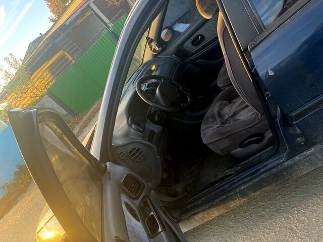 Синий Рено Лагуна, объемом двигателя 1.8 л и пробегом 340 тыс. км за 1350 $, фото 4 на Automoto.ua