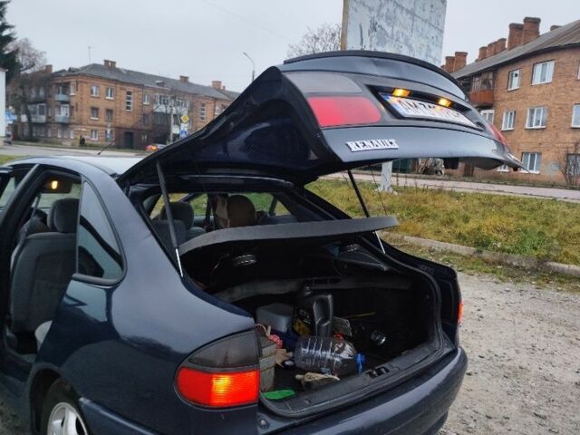 Синій Рено Лагуна, об'ємом двигуна 1.8 л та пробігом 270 тис. км за 1900 $, фото 5 на Automoto.ua