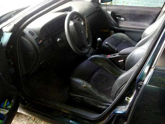 Синий Рено Лагуна, объемом двигателя 1.8 л и пробегом 0 тыс. км за 2750 $, фото 2 на Automoto.ua
