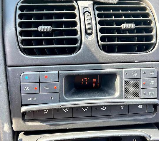 Синий Рено Лагуна, объемом двигателя 1.8 л и пробегом 246 тыс. км за 3900 $, фото 11 на Automoto.ua