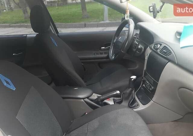 Синий Рено Лагуна, объемом двигателя 2 л и пробегом 275 тыс. км за 4500 $, фото 9 на Automoto.ua