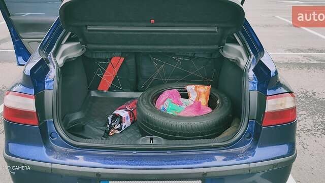 Синий Рено Лагуна, объемом двигателя 2 л и пробегом 275 тыс. км за 4500 $, фото 5 на Automoto.ua