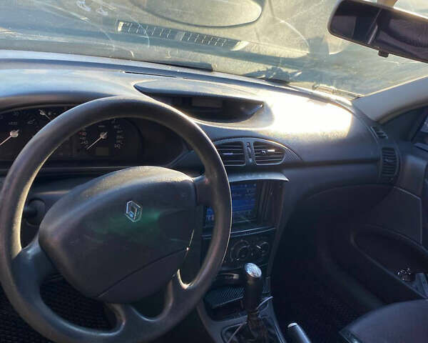 Синий Рено Лагуна, объемом двигателя 1.9 л и пробегом 360 тыс. км за 3500 $, фото 13 на Automoto.ua