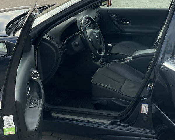 Синий Рено Лагуна, объемом двигателя 2 л и пробегом 215 тыс. км за 4200 $, фото 6 на Automoto.ua