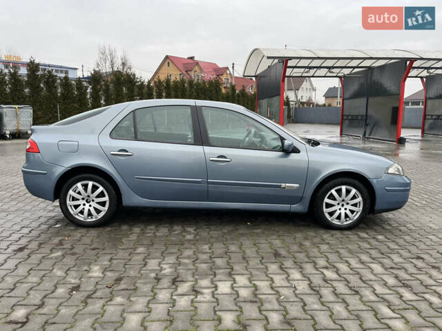 Синий Рено Лагуна, объемом двигателя 2.2 л и пробегом 324 тыс. км за 3600 $, фото 4 на Automoto.ua