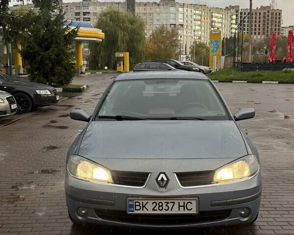 Рено Лагуна 2006 в Ровно на Automoto.ua Синий Рено Лагуна, объемом двигателя 1.6 л и пробегом 300 тыс. км за 3299 $, фото 1 на Automoto.ua