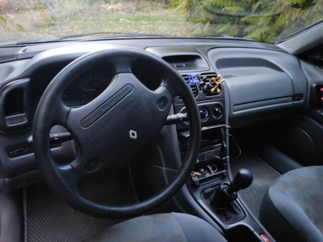 Рено Лагуна 1995 в Днепре (Днепропетровске) на Automoto.ua Зеленый Рено Лагуна, объемом двигателя 1.8 л и пробегом 353 тыс. км за 1000 $, фото 9 на Automoto.ua