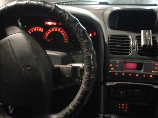 Зеленый Рено Лагуна, объемом двигателя 2 л и пробегом 380 тыс. км за 1700 $, фото 4 на Automoto.ua