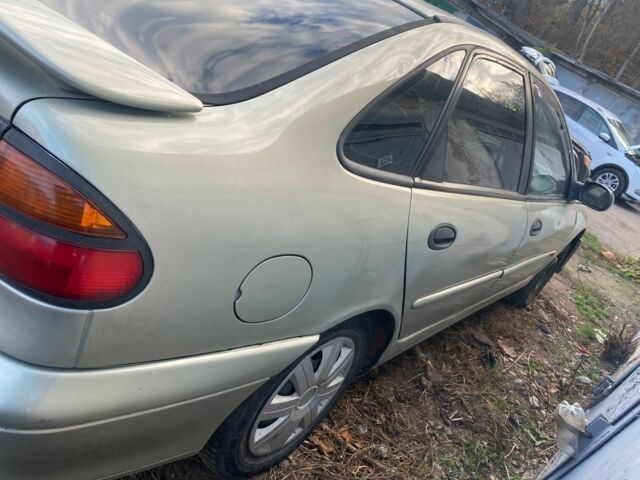 Зелений Рено Лагуна, об'ємом двигуна 1.8 л та пробігом 95 тис. км за 2000 $, фото 3 на Automoto.ua