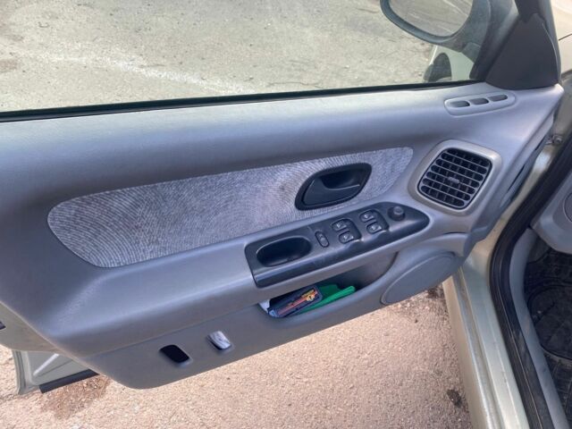 Зелений Рено Лагуна, об'ємом двигуна 1.8 л та пробігом 95 тис. км за 2000 $, фото 11 на Automoto.ua