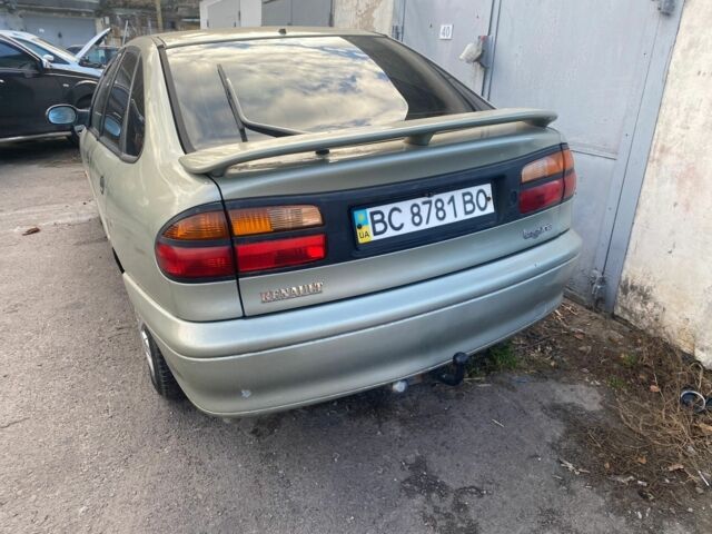 Зелений Рено Лагуна, об'ємом двигуна 1.8 л та пробігом 95 тис. км за 2000 $, фото 5 на Automoto.ua