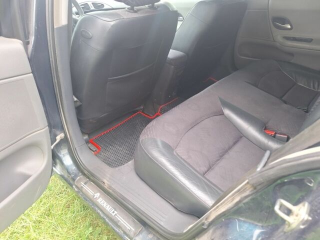 Рено Лагуна 2002 в Дубно на Automoto.ua Зеленый Рено Лагуна, объемом двигателя 1.8 л и пробегом 200 тыс. км за 2200 $, фото 5 на Automoto.ua