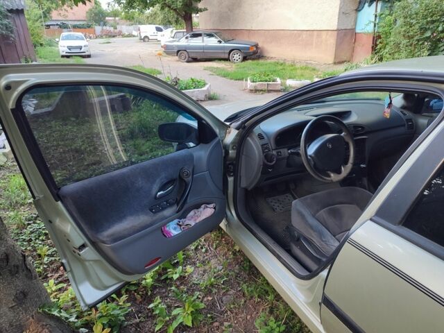 Зеленый Рено Лагуна, объемом двигателя 2 л и пробегом 280 тыс. км за 2300 $, фото 17 на Automoto.ua