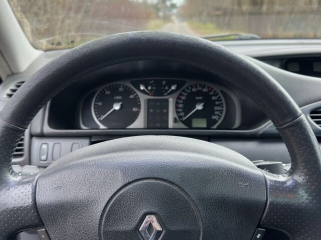 Зеленый Рено Лагуна, объемом двигателя 1.9 л и пробегом 445 тыс. км за 4200 $, фото 13 на Automoto.ua