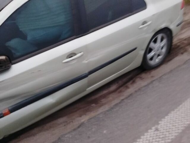 Зеленый Рено Лагуна, объемом двигателя 2 л и пробегом 200 тыс. км за 1300 $, фото 2 на Automoto.ua