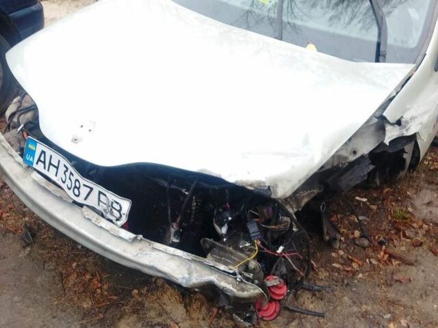 Зеленый Рено Лагуна, объемом двигателя 2 л и пробегом 200 тыс. км за 1300 $, фото 5 на Automoto.ua