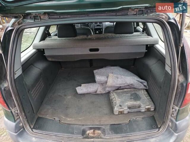 Зеленый Рено Лагуна, объемом двигателя 2.19 л и пробегом 400 тыс. км за 1750 $, фото 8 на Automoto.ua