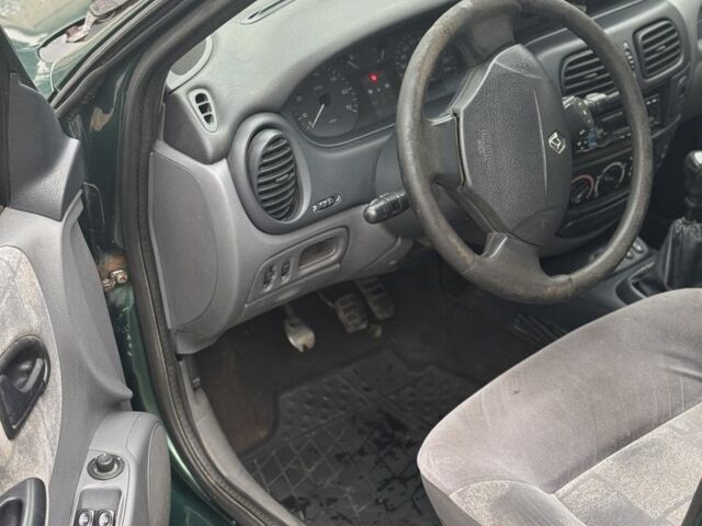 Зеленый Рено Лагуна, объемом двигателя 1.9 л и пробегом 350 тыс. км за 1500 $, фото 6 на Automoto.ua