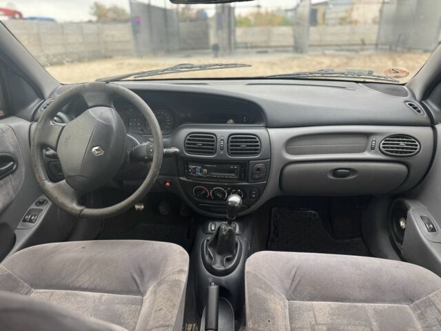 Зеленый Рено Лагуна, объемом двигателя 1.9 л и пробегом 350 тыс. км за 1500 $, фото 7 на Automoto.ua