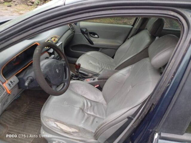 Зеленый Рено Лагуна, объемом двигателя 1.9 л и пробегом 300 тыс. км за 1700 $, фото 3 на Automoto.ua