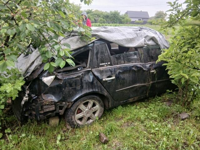 Зеленый Рено Лагуна, объемом двигателя 1.9 л и пробегом 476 тыс. км за 1300 $, фото 2 на Automoto.ua