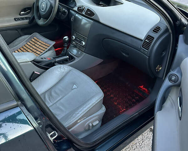 Зеленый Рено Лагуна, объемом двигателя 1.9 л и пробегом 340 тыс. км за 3200 $, фото 6 на Automoto.ua