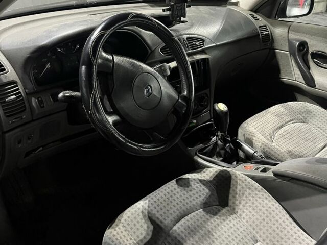 Зеленый Рено Лагуна, объемом двигателя 1.8 л и пробегом 430 тыс. км за 1800 $, фото 7 на Automoto.ua