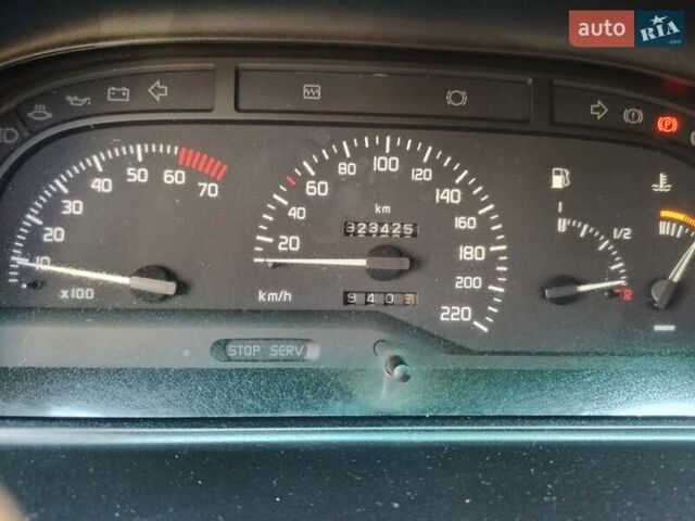 Зеленый Рено Лагуна, объемом двигателя 2 л и пробегом 325 тыс. км за 2400 $, фото 2 на Automoto.ua