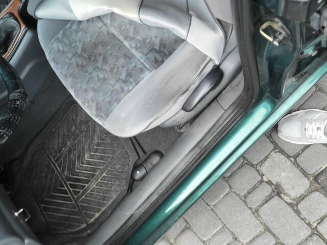 Зеленый Рено Лагуна, объемом двигателя 2 л и пробегом 241 тыс. км за 2500 $, фото 3 на Automoto.ua