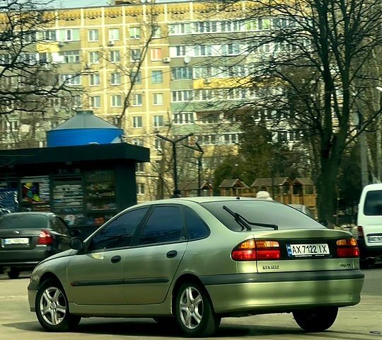 Зеленый Рено Лагуна, объемом двигателя 16 л и пробегом 190 тыс. км за 4000 $, фото 5 на Automoto.ua