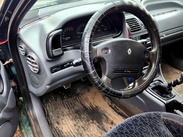 Зеленый Рено Лагуна, объемом двигателя 1.8 л и пробегом 300 тыс. км за 480 $, фото 4 на Automoto.ua