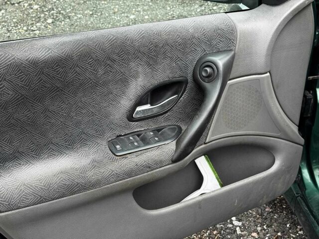 Зеленый Рено Лагуна, объемом двигателя 1.9 л и пробегом 250 тыс. км за 2940 $, фото 13 на Automoto.ua