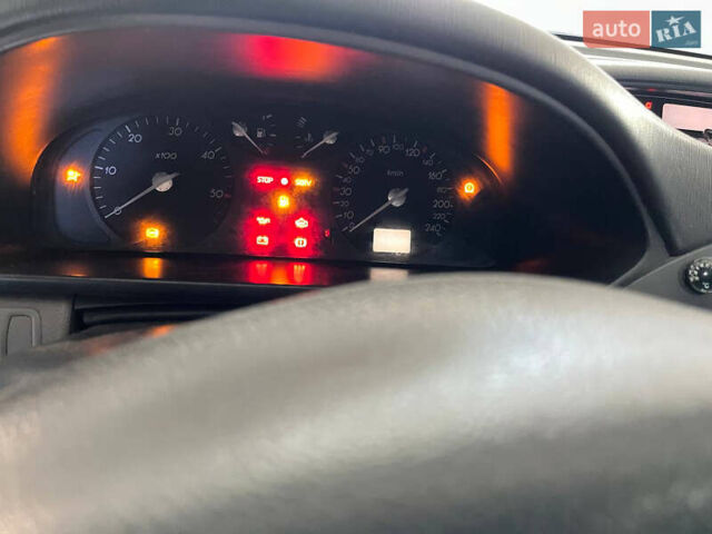 Зеленый Рено Лагуна, объемом двигателя 1.87 л и пробегом 235 тыс. км за 3850 $, фото 7 на Automoto.ua