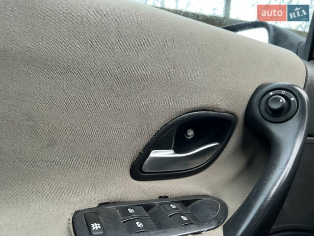 Зеленый Рено Лагуна, объемом двигателя 1.9 л и пробегом 261 тыс. км за 3000 $, фото 30 на Automoto.ua