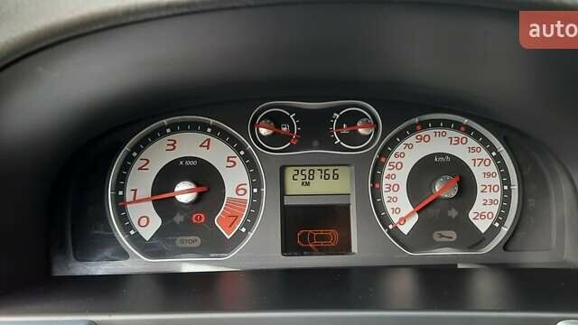Зеленый Рено Лагуна, объемом двигателя 1.6 л и пробегом 258 тыс. км за 5000 $, фото 8 на Automoto.ua