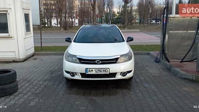 Белый Рено Латитьюд, объемом двигателя 2 л и пробегом 221 тыс. км за 8000 $, фото 2 на Automoto.ua