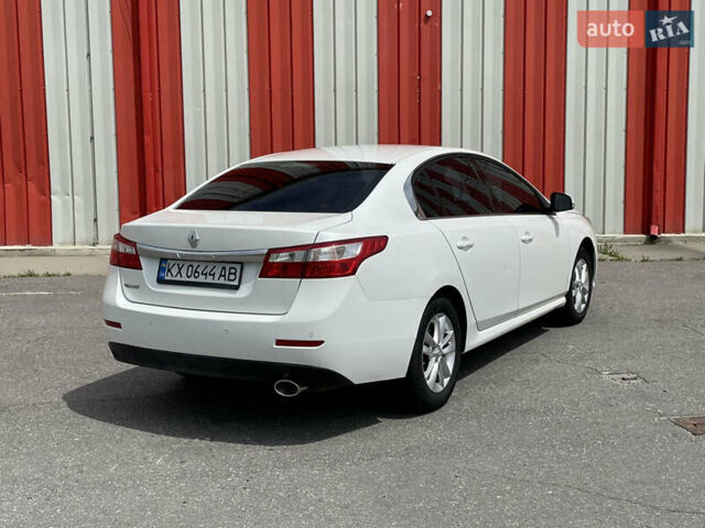 Белый Рено Латитьюд, объемом двигателя 2 л и пробегом 185 тыс. км за 7300 $, фото 4 на Automoto.ua