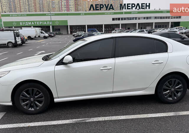 Білий Рено Латітьюд, об'ємом двигуна 2 л та пробігом 202 тис. км за 7900 $, фото 4 на Automoto.ua