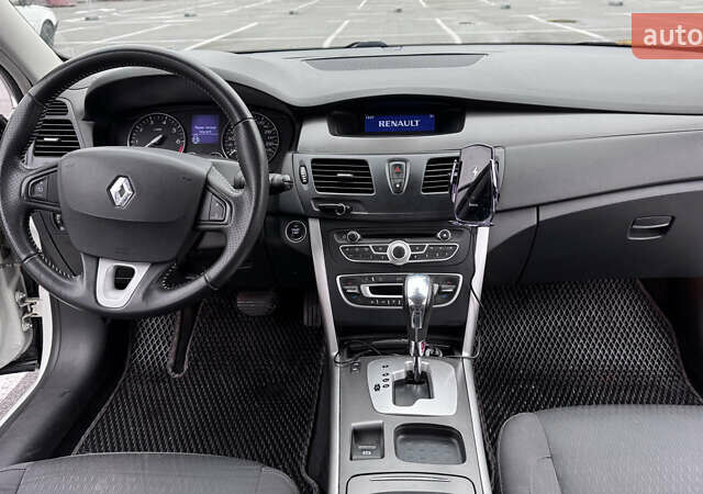 Білий Рено Латітьюд, об'ємом двигуна 2 л та пробігом 202 тис. км за 7900 $, фото 15 на Automoto.ua